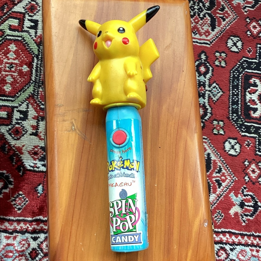 Pokemon Pikachu Yellow and Blue Spin Pop Candy